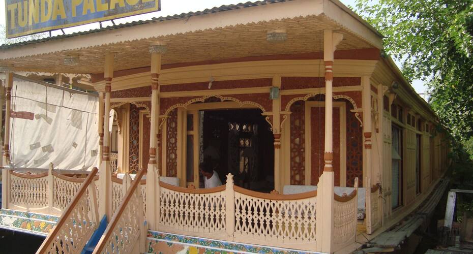 Tunda Palace Houseboat, Srinagar 3